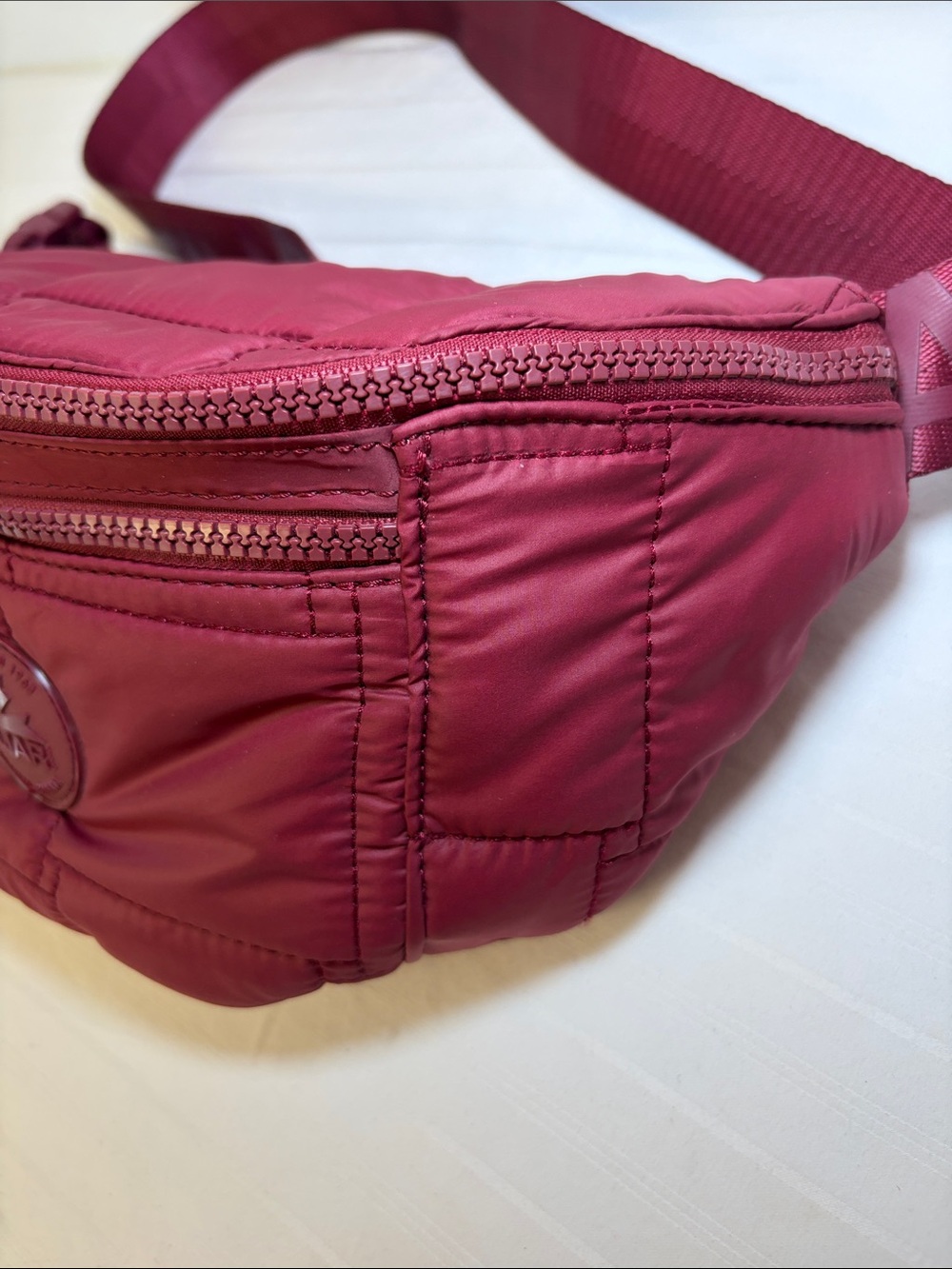 Pajar Cohen burgundy puffer unisex fanny pack belt bag - Picture 4 of 16